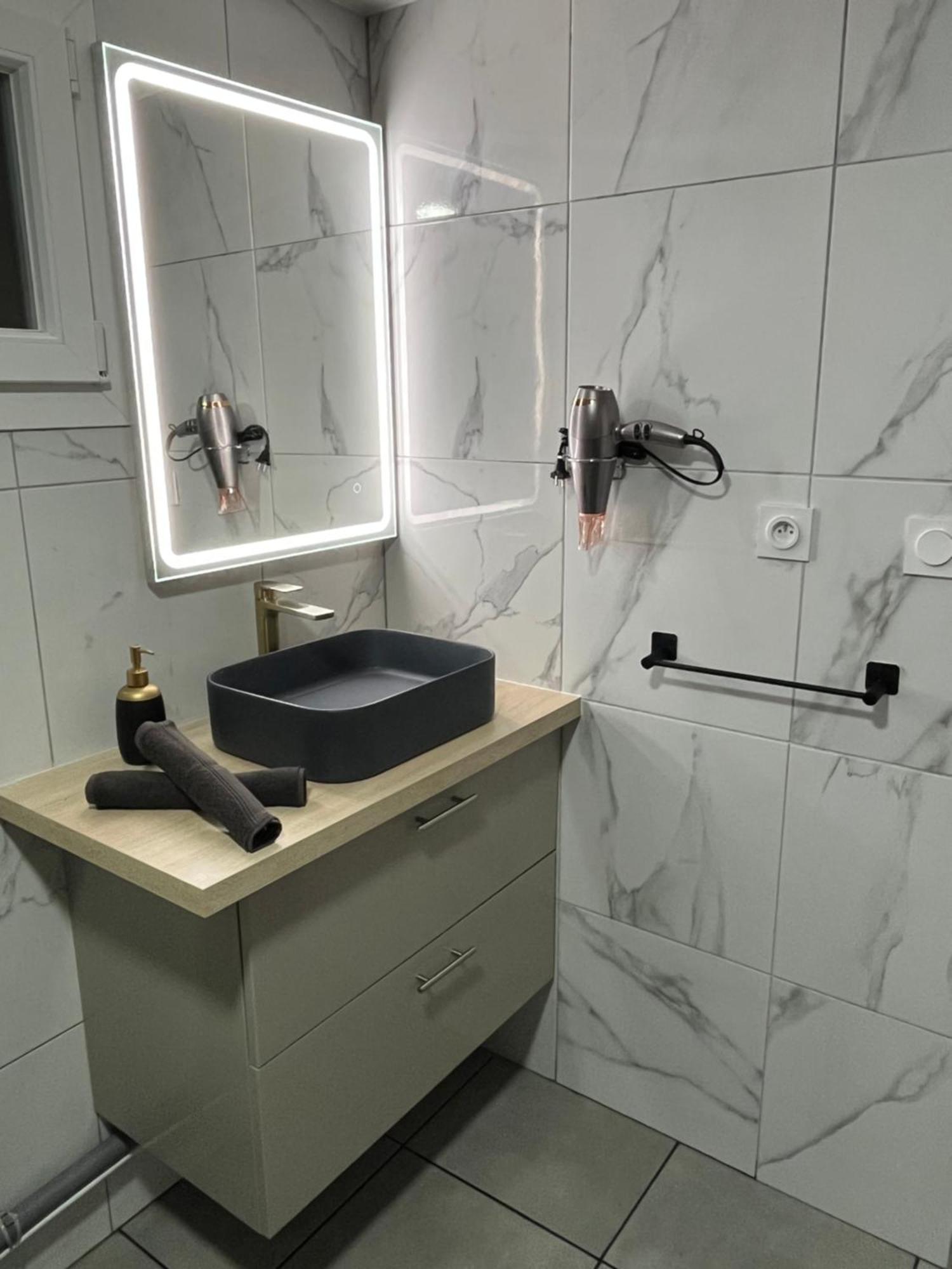 Galaxy Spa - Suite Mercure Jacuzzi Privatif Champigneulles Eksteriør billede